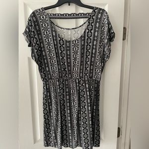 Pink Republic black and white sleeveless dress. Size XL.